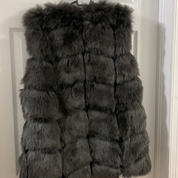 Misguided faux fur vest - Picture 4 of 5